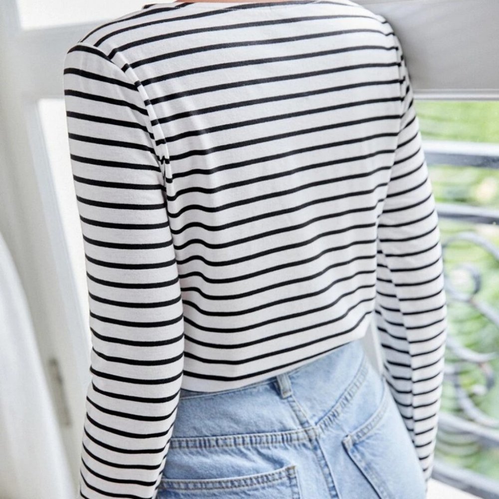 AMOUR Striped Letter Patched Casual Tee - Picture 3 of 5